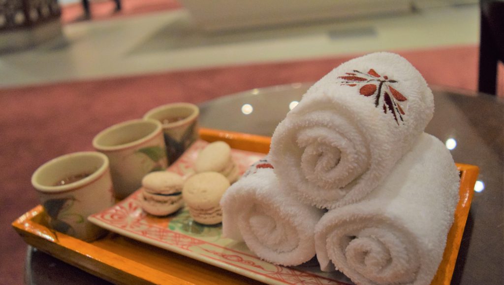 Where, When, and How to Serve Oshibori Towels - Ohana Towels